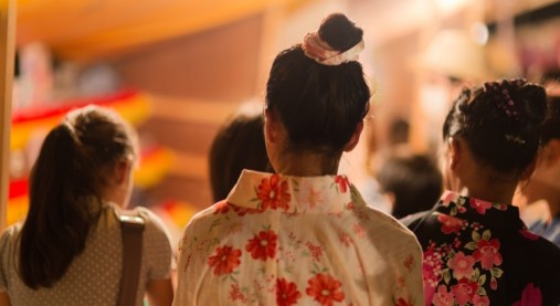 PAK86_yataiwomitemawaruyukata500